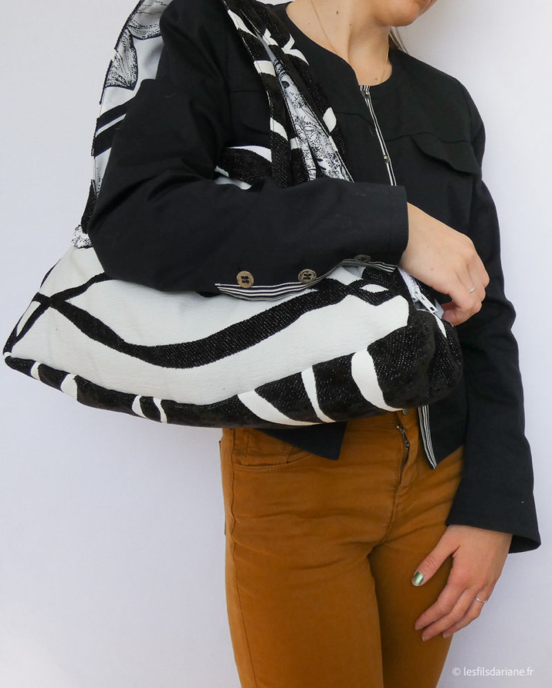 Photo grand sac à main noir et blanc avec fermeture éclair (4)