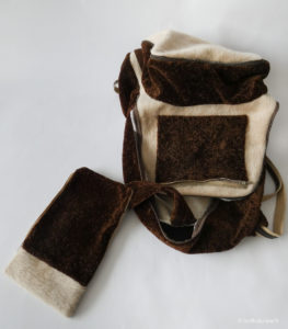Photo sac à dos bandoulière beige et marron en imitation fourrure (3)
