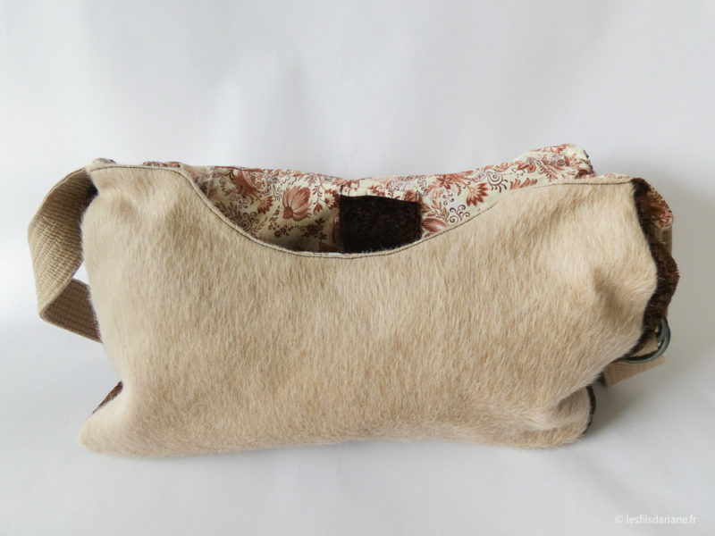 Photo sac en bandoulière avec imitation fourrure (7)
